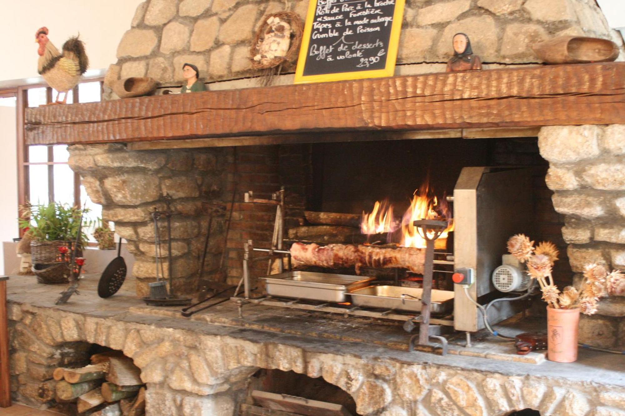 Logis Hotel Auberge De L'Espinouse Fraisse-sur-Agout Eksteriør billede